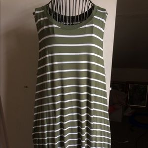 Sleeveless swing style dress